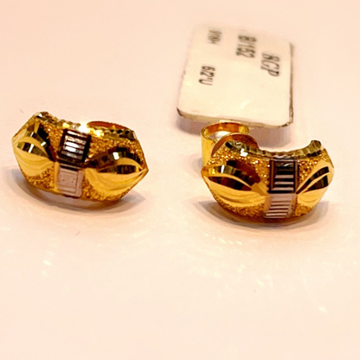 916 / 22k gold ladies earrings by Shree Godavari Gold Palace