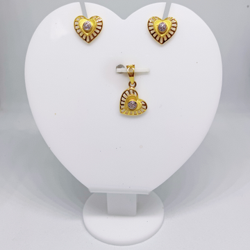 22k gold Elite heart shape SIngle stone pendant se... by 
