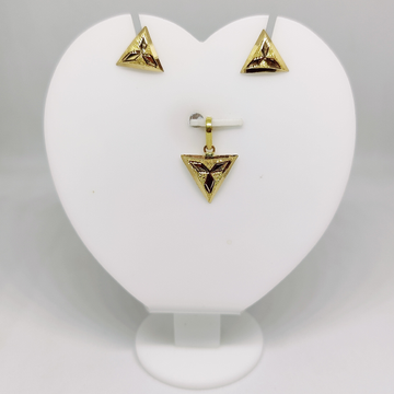 18k gold triangle plain nakshi pendant set by 