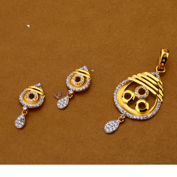 916 Gold Ladies Hallmark   Stylish Pendant Set FPS...