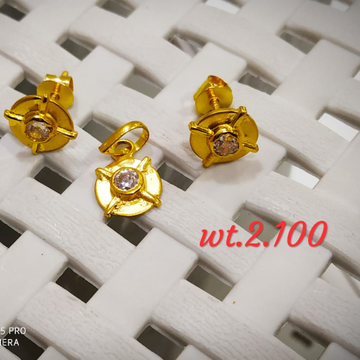 22KT Gold CZ Round Shape Pendent Set for Women