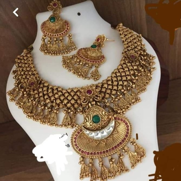 Gold heavy bridal necklace set by Vipul R Soni