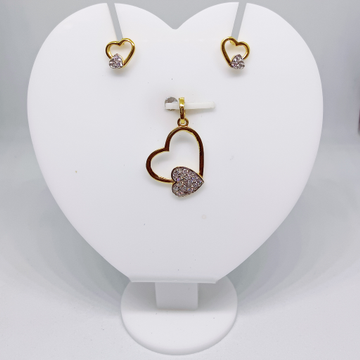 18k gold Double heart shape CZ pendant set by 