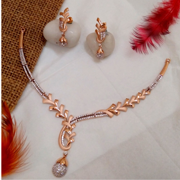 Trendy curve 18 kt rose gold necklace set