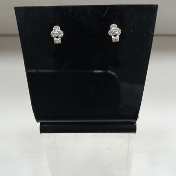 Fancy diamond earring by Aaj Gold Palace