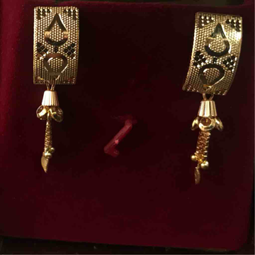 916 fancy plain cnc earrings for engagement by D.M. Jewellers