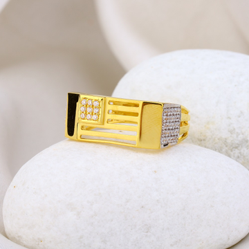 22k 916 yellow gold  gorgeous mans ring. by 
