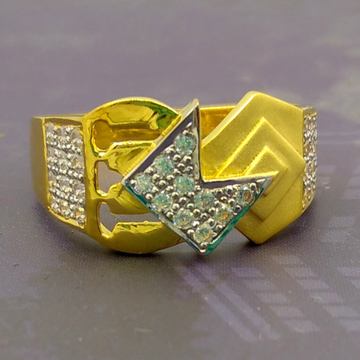 Adorable cz diamiond pattern 22 kt gold gents ring