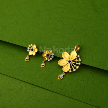 22KT Gold CZ Hallmark Gorgeous Ladies Pendant Set...