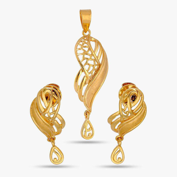 Plain Gold pendant set  by Ghunghru Jewellers