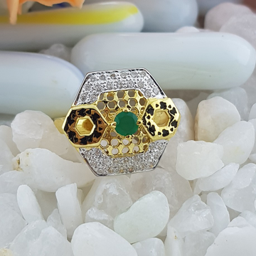 22c green stone ladies ring by 