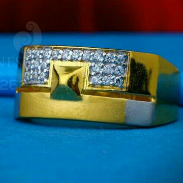 916 Fancy Attractive Cz Gold Gents Ring