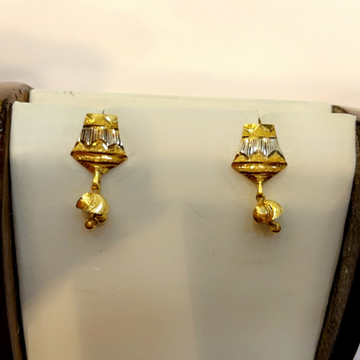 gold ladies earrings by Shree Godavari Gold Palace