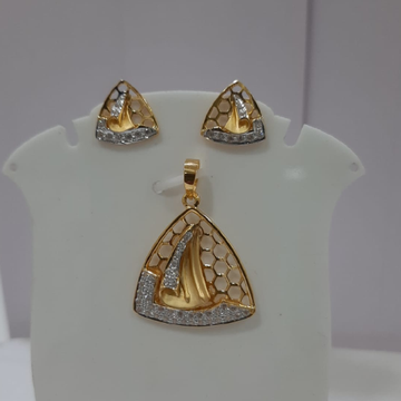 22k gold diamond shell shape pendent set by Sneh Ornaments