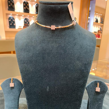 18k gold square-line light weight set by 