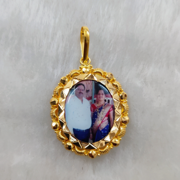 916 gold couple's photo pendant