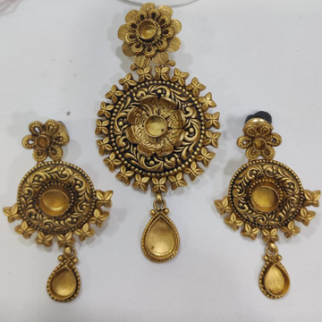 916 gold antique floral Design pendant set by Sneh Ornaments