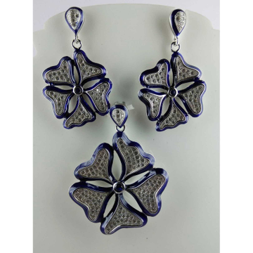 Flower Shaped 925 Silver Pendant Set