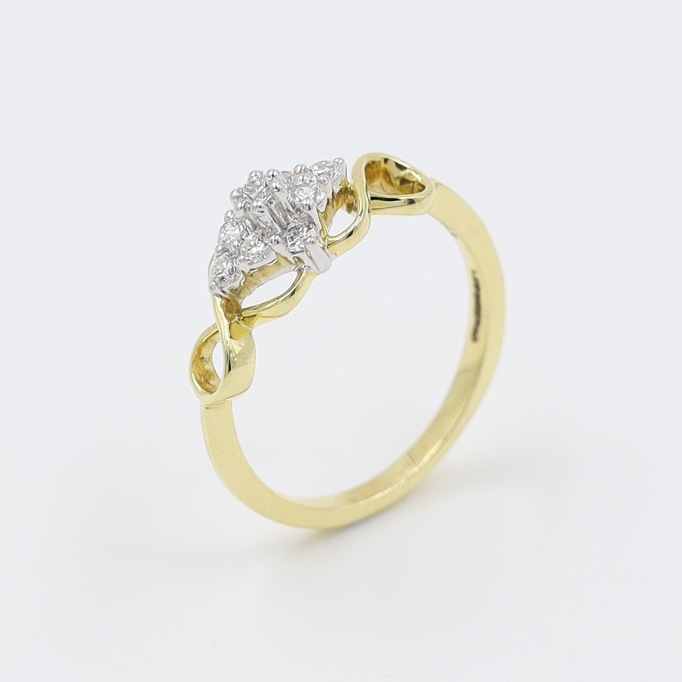 Fancy Wavy Gold And Diamond Finger Ring