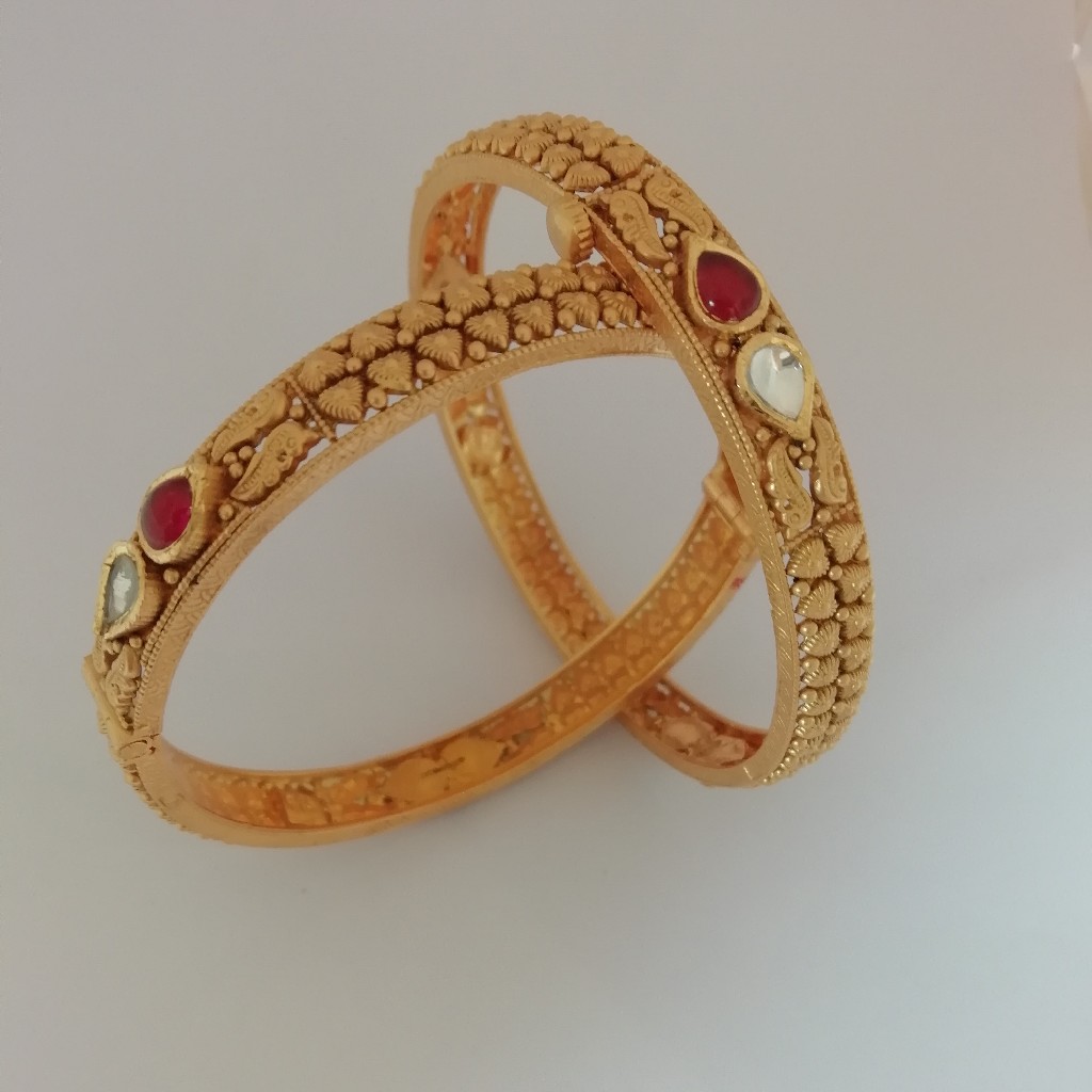 916 gold antique jadtar red stone bangles