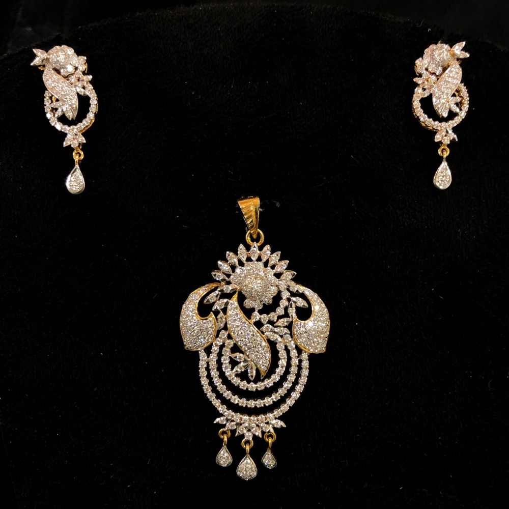 Gold designer diamond pendant set