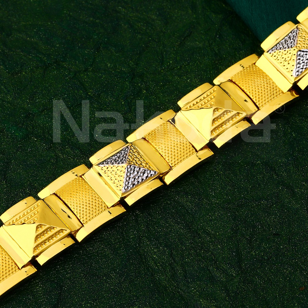 916 Gold  Men's Stylish Casting Bracelet MCB135