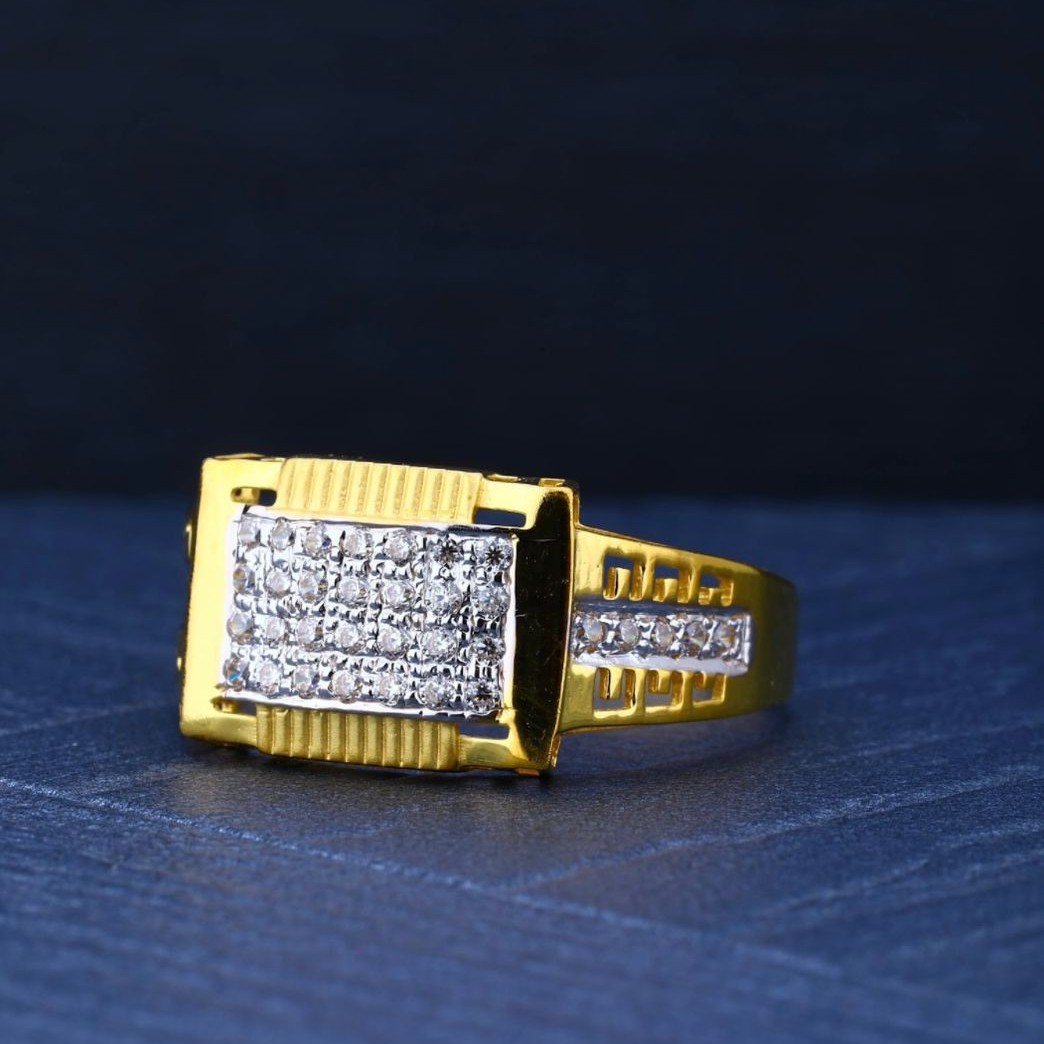 916 Gold CZ Gents Ring