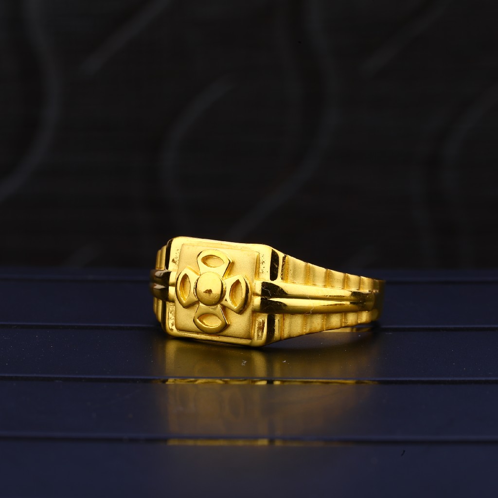 916 Gold Hallmark Ring MPR71