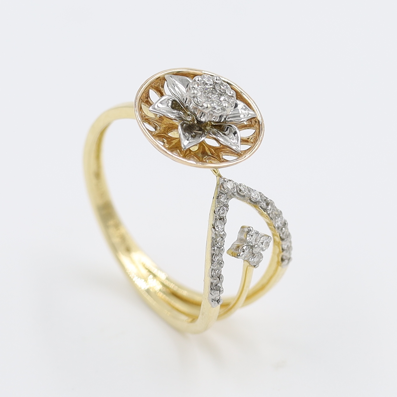 Stunning Floral Gold And Diamond Finger Ring