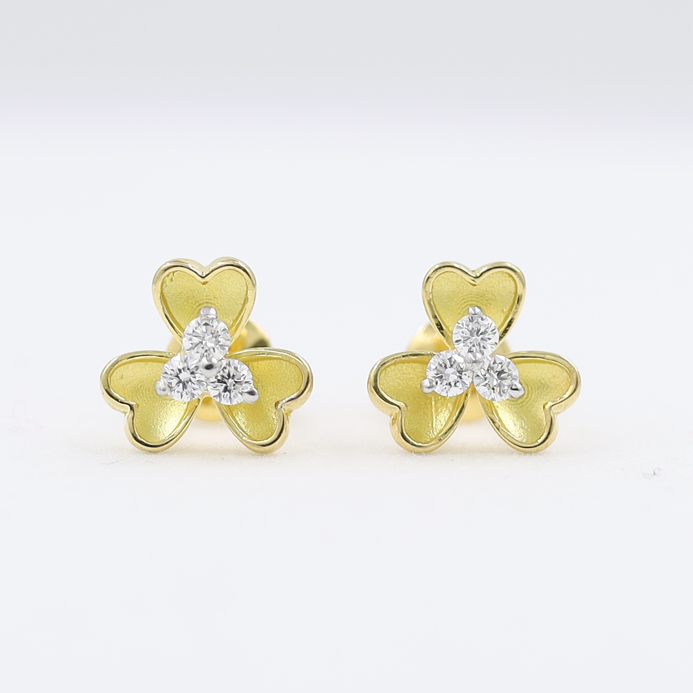 Adorable 18 Karat Gold And Diamond Floral Stud Earrings