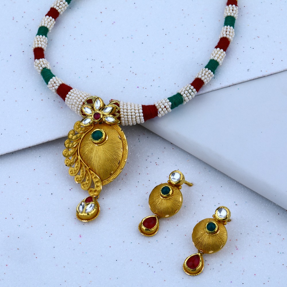 916 Hallmark Gold Beautiful Necklace Set 
