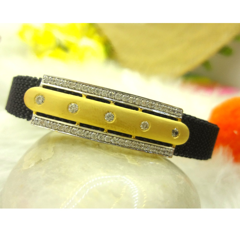 Simple and elegant 22 kt gold magnetic bracelet