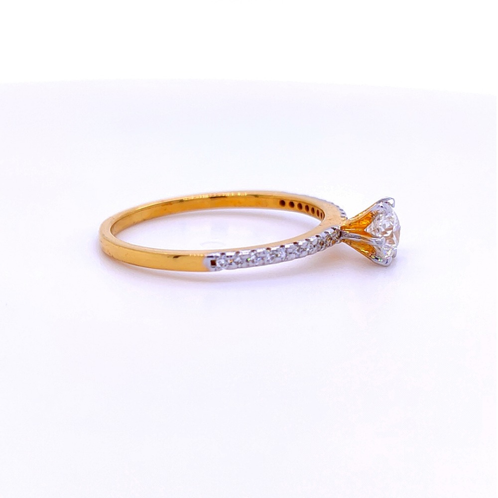Beautiful solitaire 0.31ct diamond ring  in 18kt gold