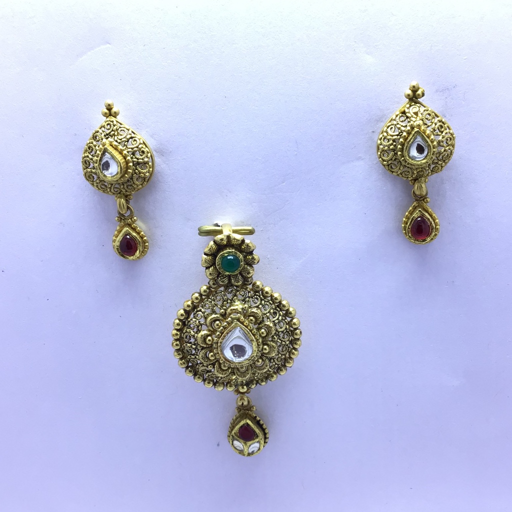 Buy quality FANCY ANTIQUE GOLD PENDANT SET in Ahmedabad