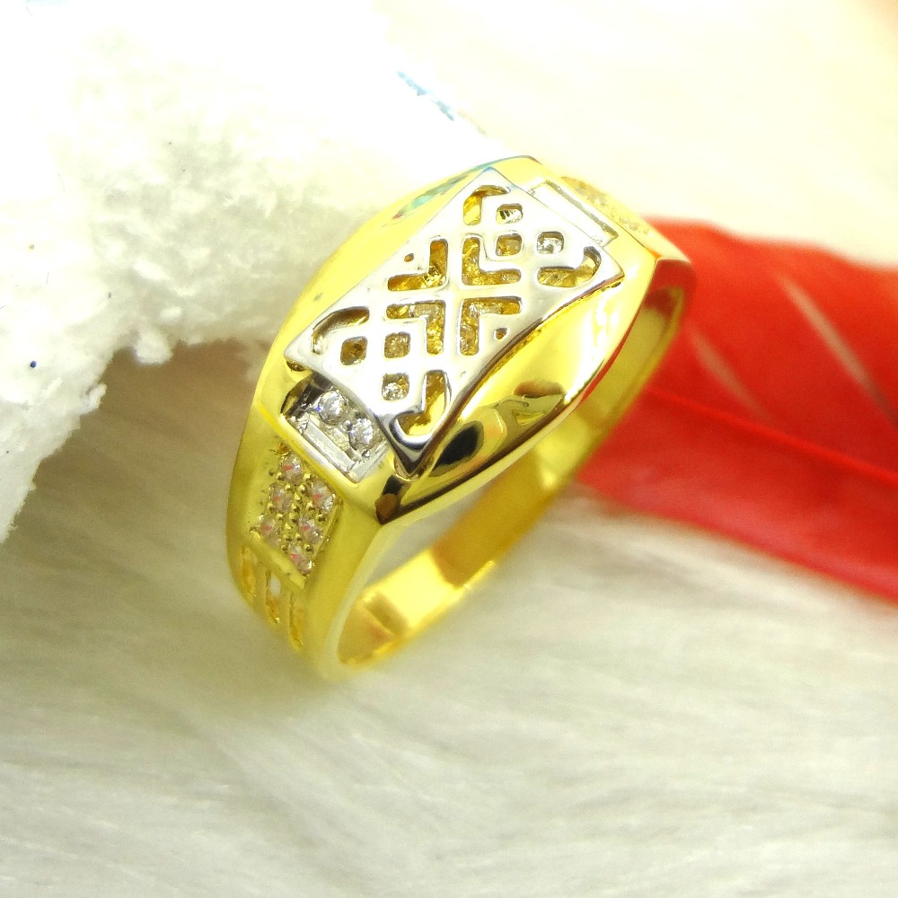 Fancy cutting 22 kt gold gents ring