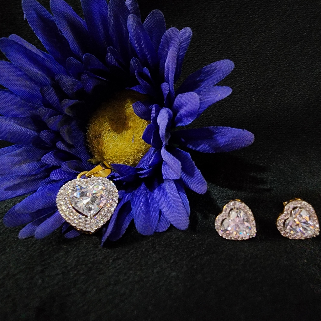 916 gold fancy unique pendant set