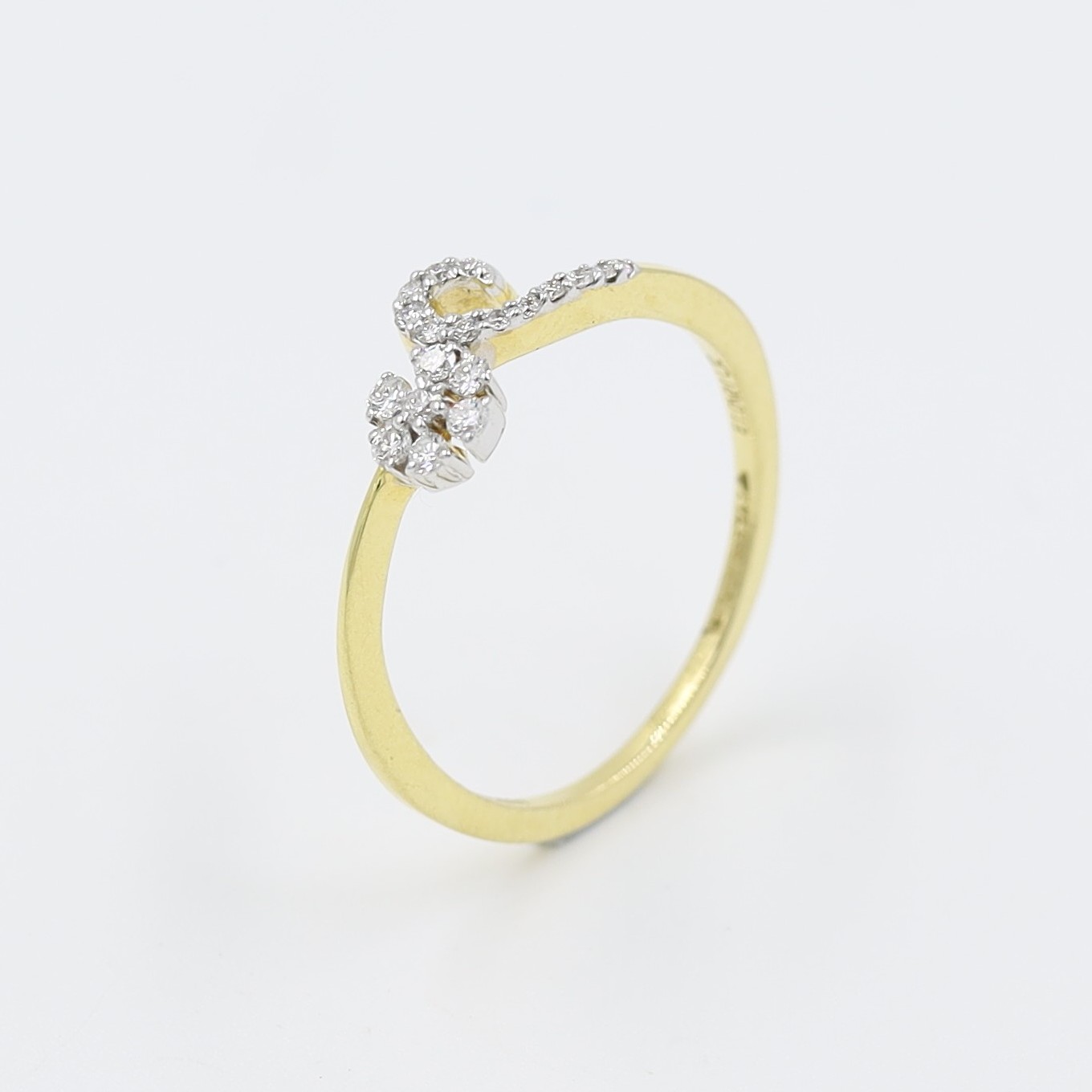 Floral Dazzling 14 Karat Gold And Diamond Finger Ring
