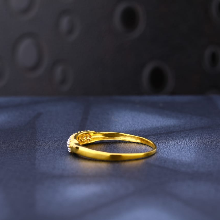 916 Gold CZ Hallmark Ladies Ring LR956