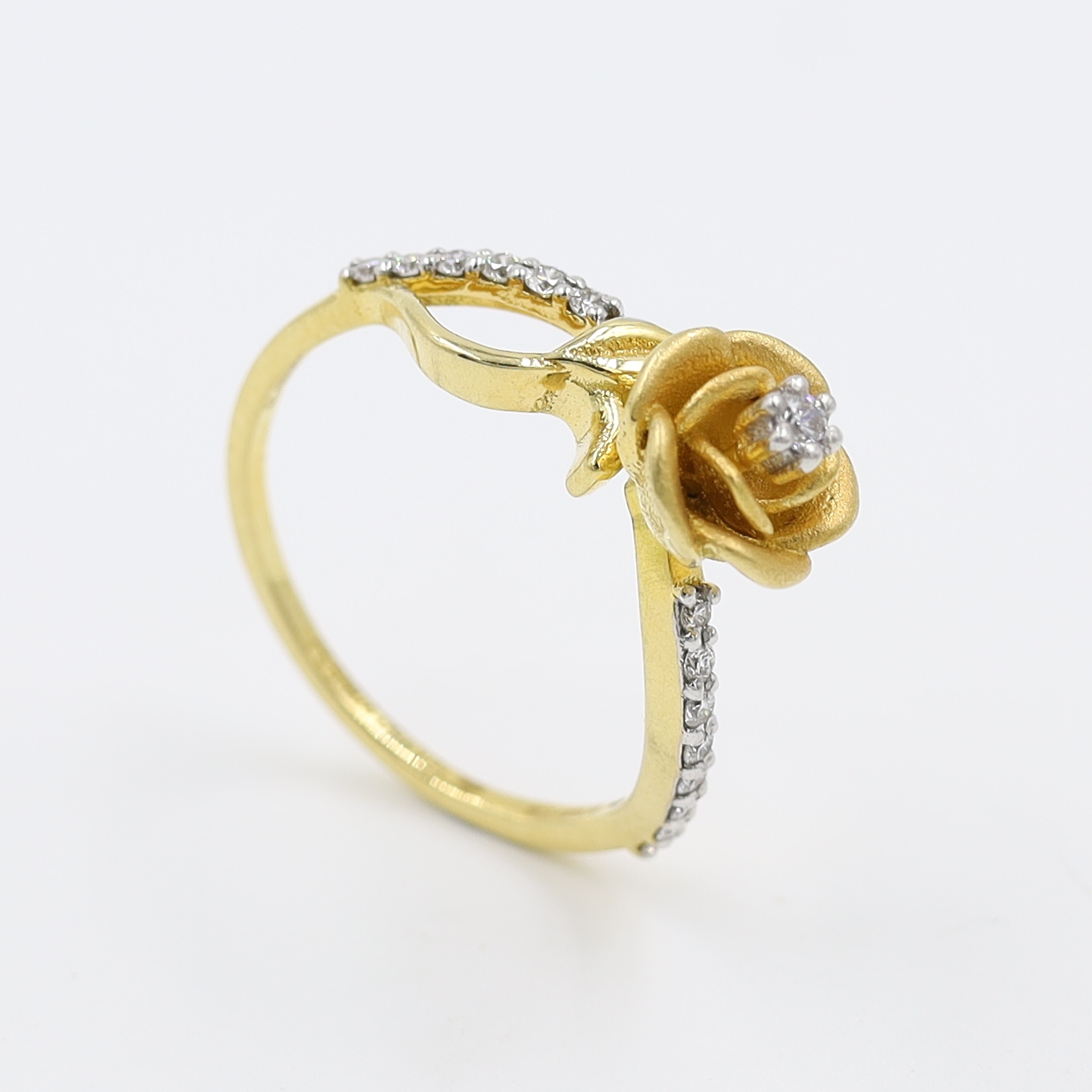 Sleek Rose Flower Style Diamond Finger Ring