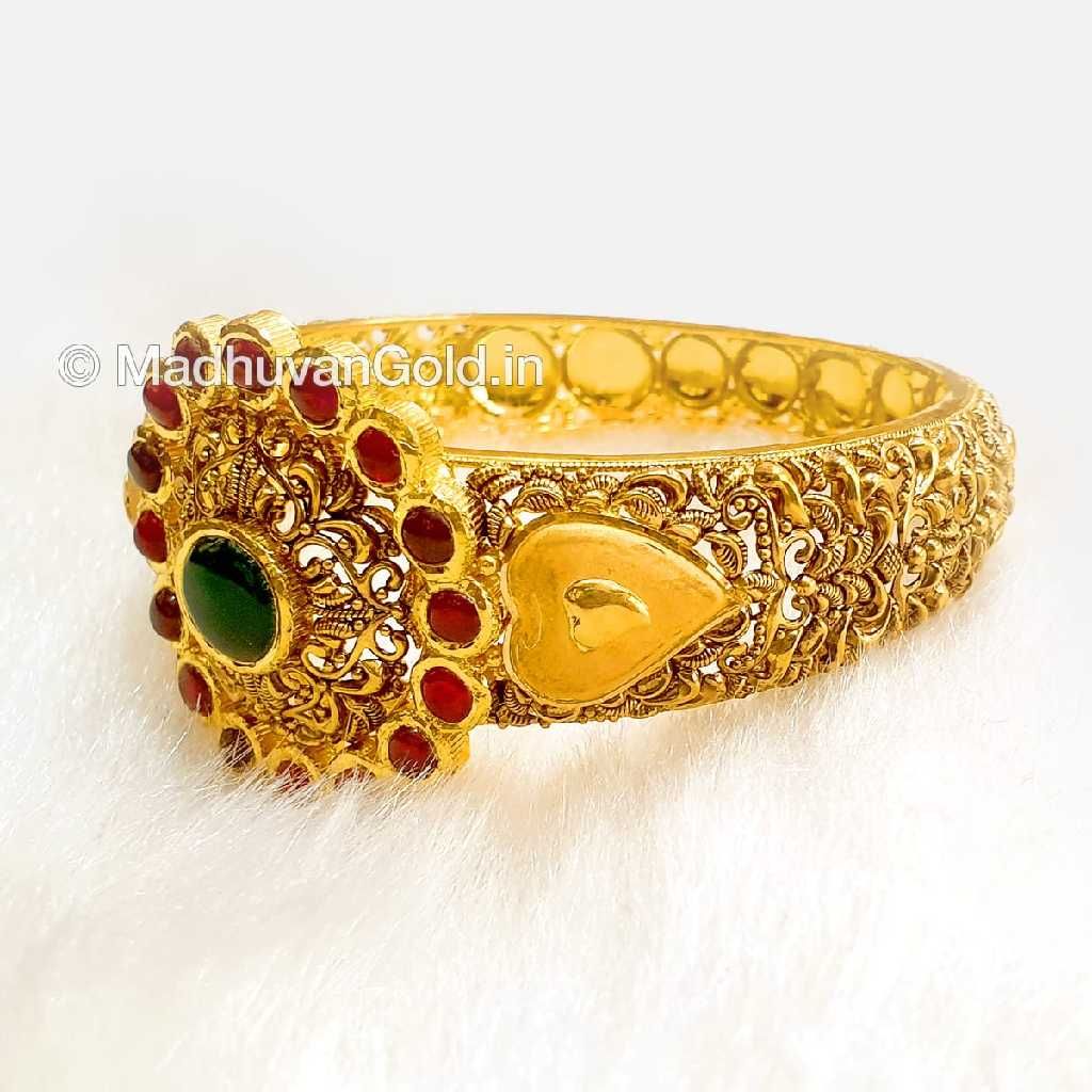 916 Gold Antique Bracelet with Ruby