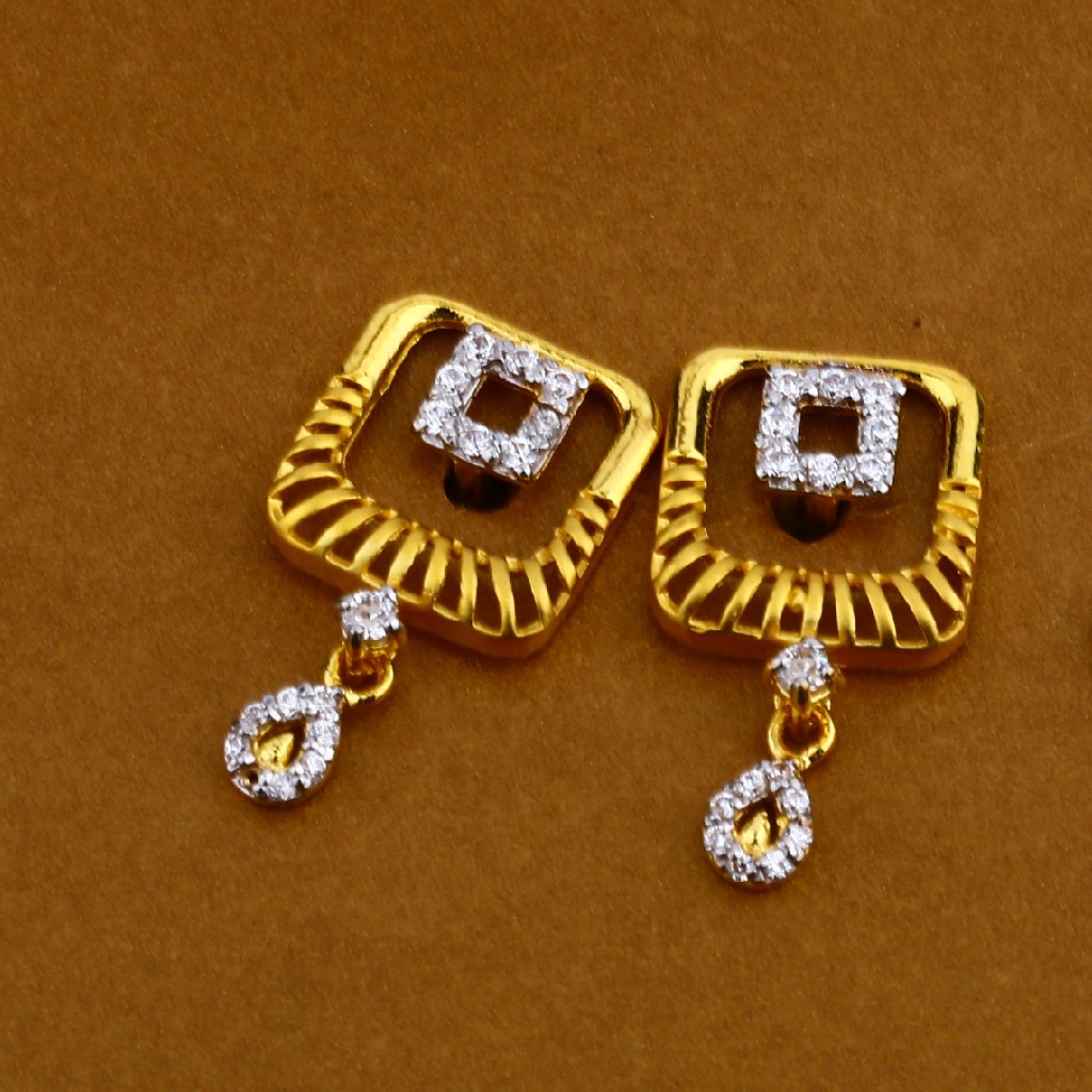 22Kt Gold Hallmark Fancy Ladies Pendant Set FSP52