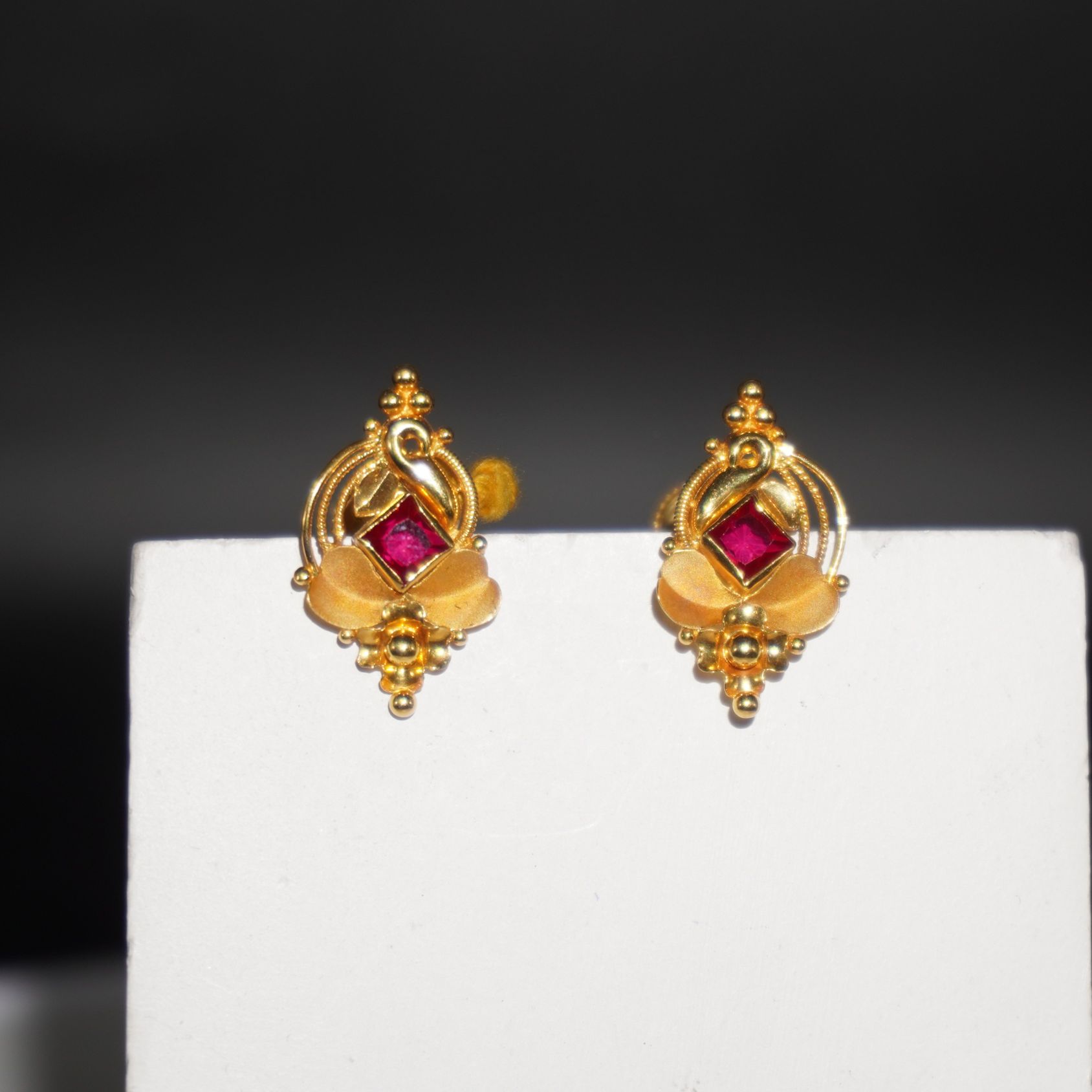 22k Gold Handmade Earrings 10R768