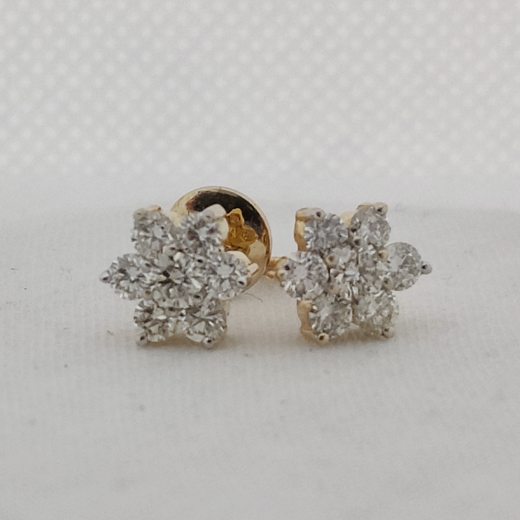 14K Gold Flower Design Diamond Earring