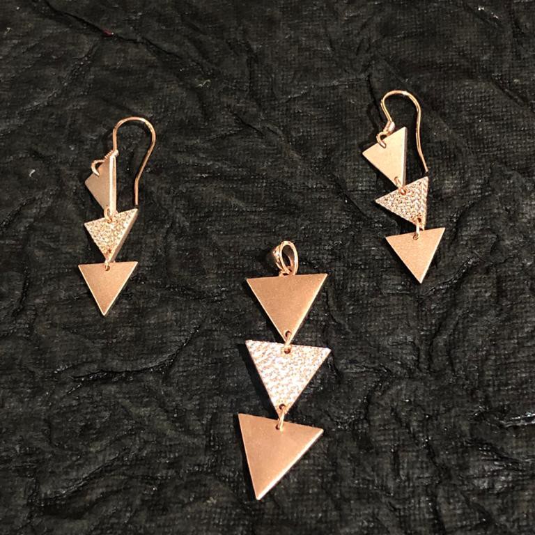 Latkan tayip pendant set