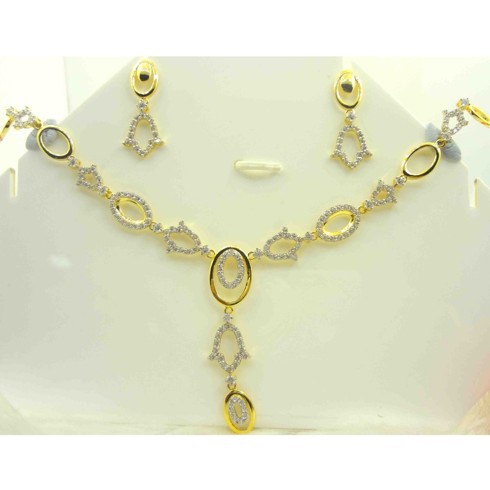 18 kt yellow gold cz diamond round kadi pattern necklace