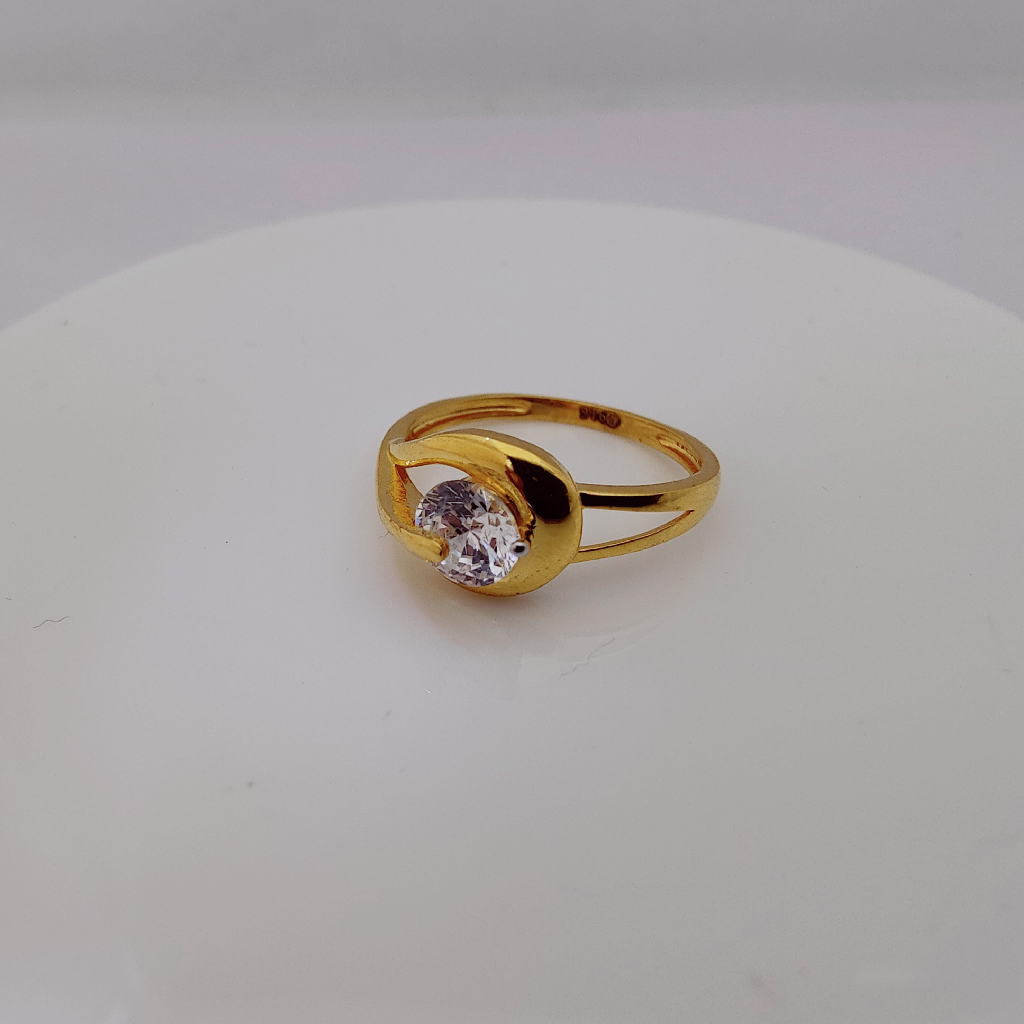 Buy quality 22k Gold White Singal Stone Exclusive Ring in Ahmedabad