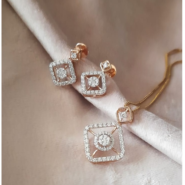 Diamond casting pendant set