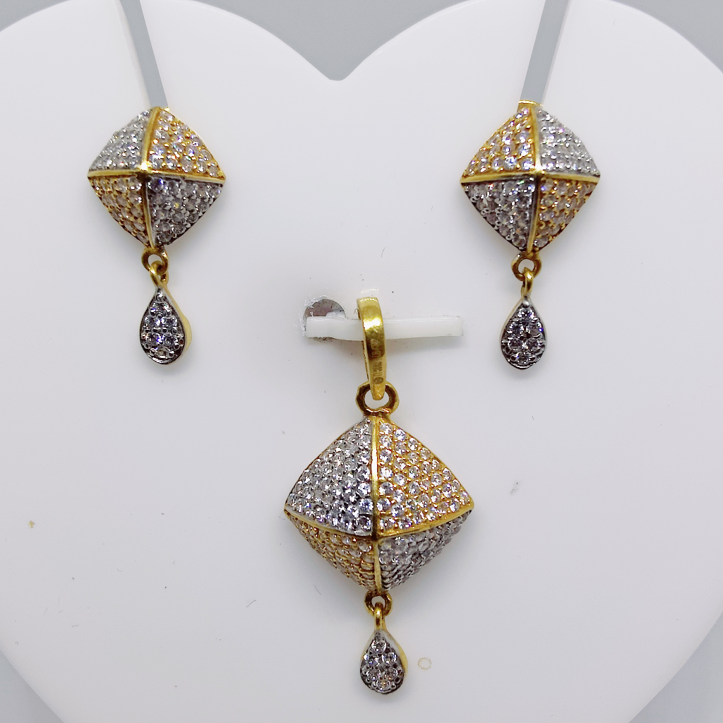 22k gold square diamond pendant set