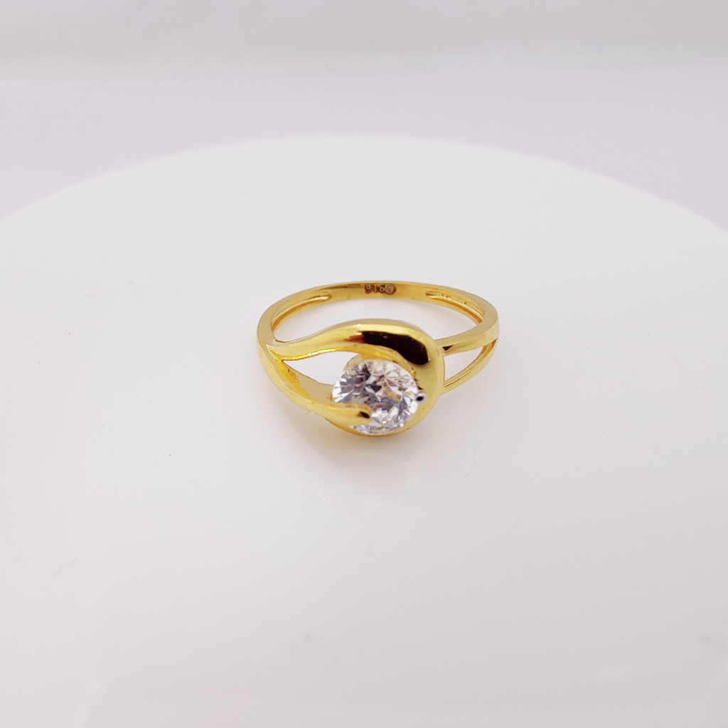 Buy quality 22k Gold White Singal Stone Exclusive Ring in Ahmedabad