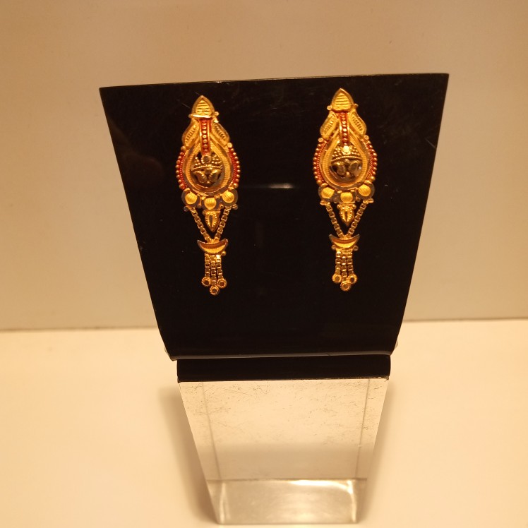 FANCY EARRING
